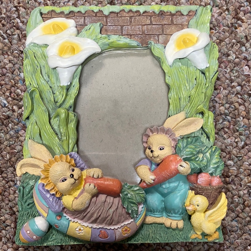 Vintage 3D Easter rabbit 5” x 4” photo frame